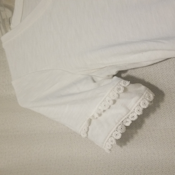 Isabella maternity cream color top with lace on sleeves - Picture 2 of 3